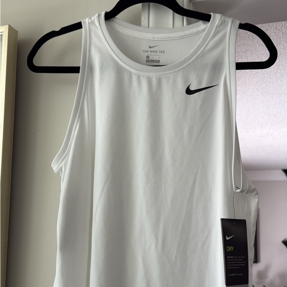 NEW The Nike Tee